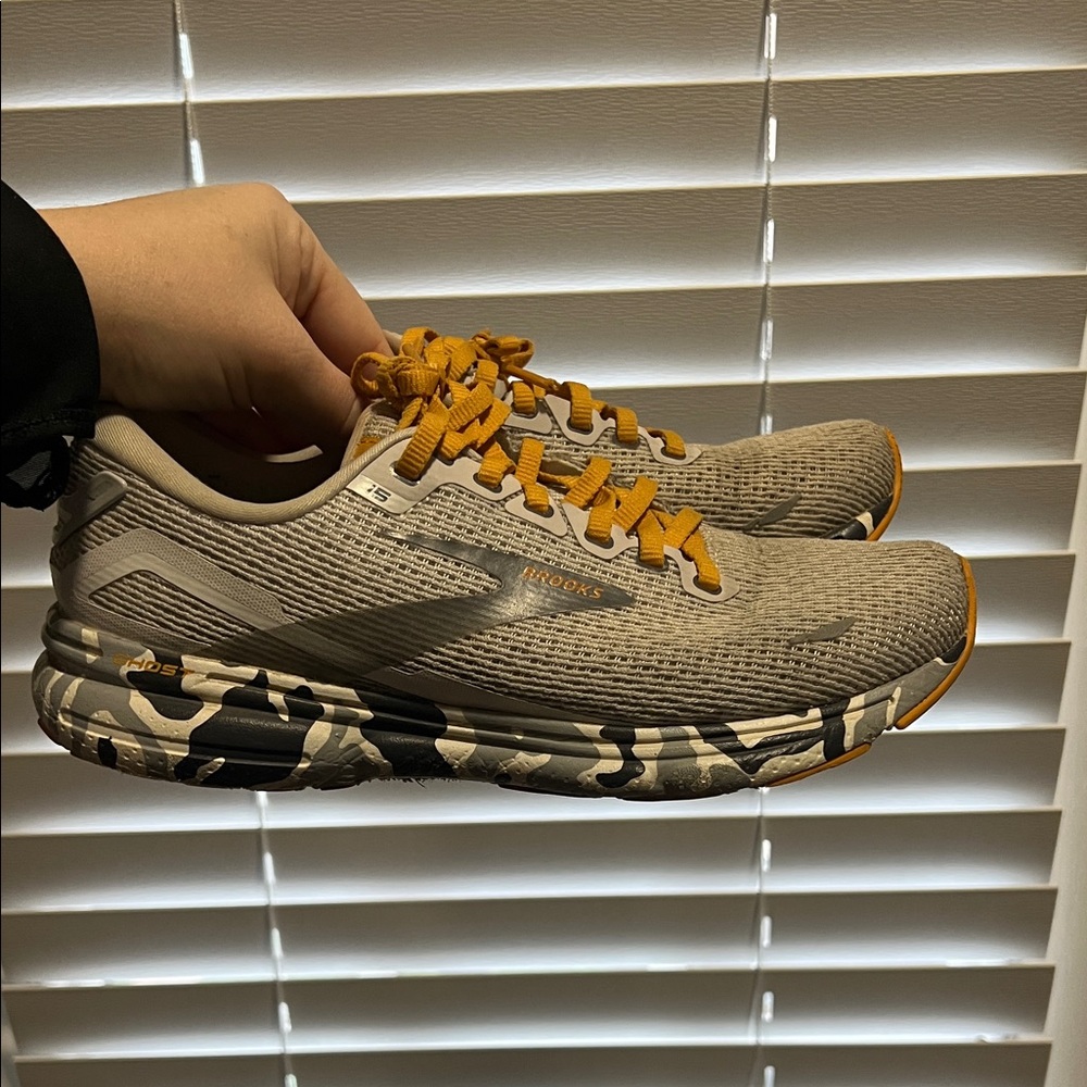 Brooks Ghost 15 Athletic Running Shoes